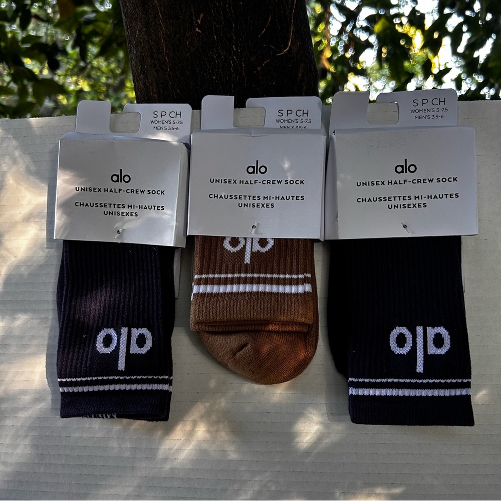 ALO Yoga Casual Half-Crew Socks - Black, Brown